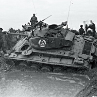 1953_06-Belgie-Elsenborn-oefening-tank